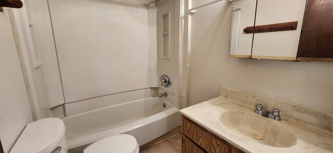 Building Photo - 114 King Ave