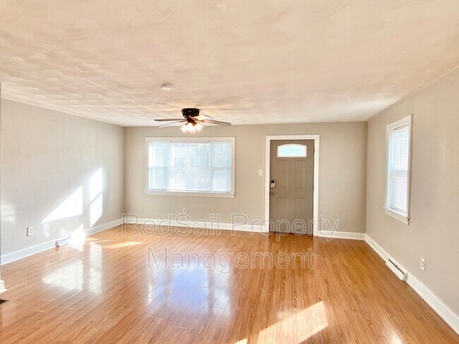 Building Photo - 2922 Hollister Ave