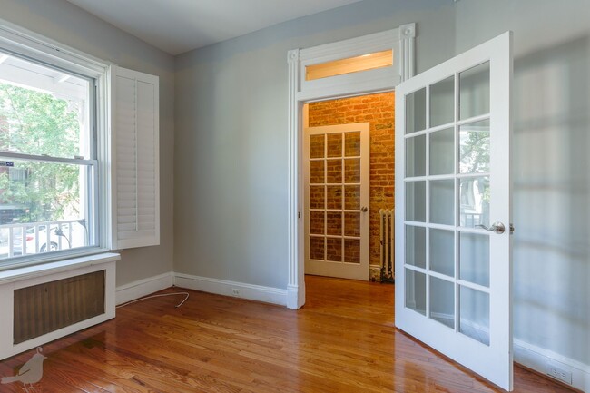Building Photo - Classy Columbia Heights Row Home! 1/2 Off ...