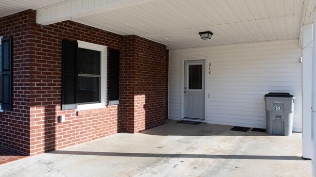 Building Photo - 313 Arrowood St SE