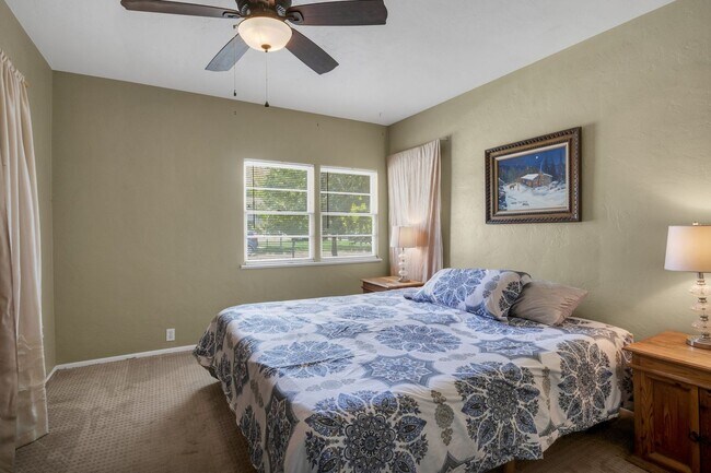 Building Photo - Charming 3 Bedroom Home Centrally Located