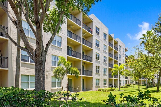Building Photo - 27 Royal Palm Way