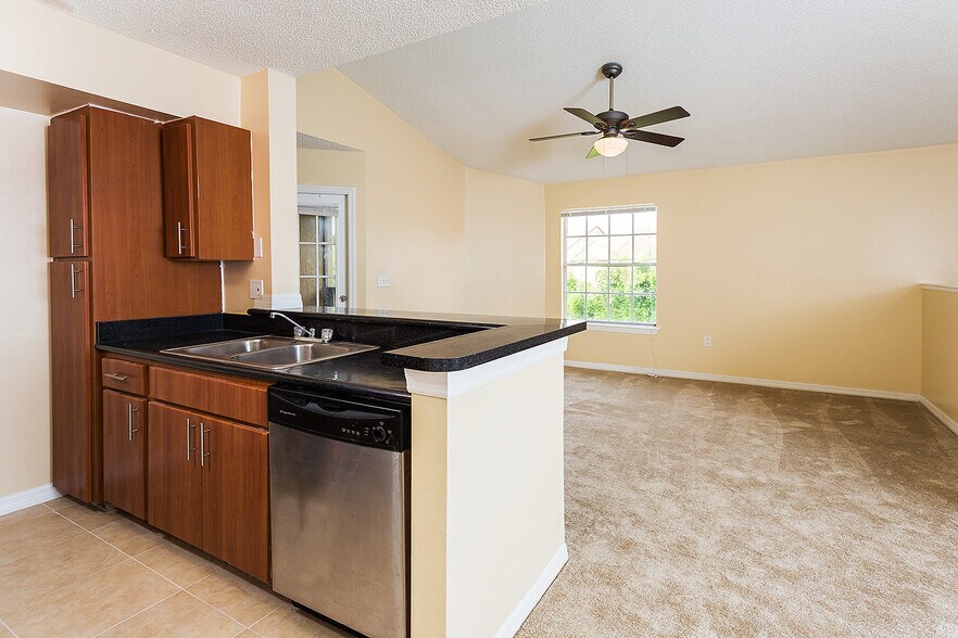 Building Photo - 421 Fountainhead Cir