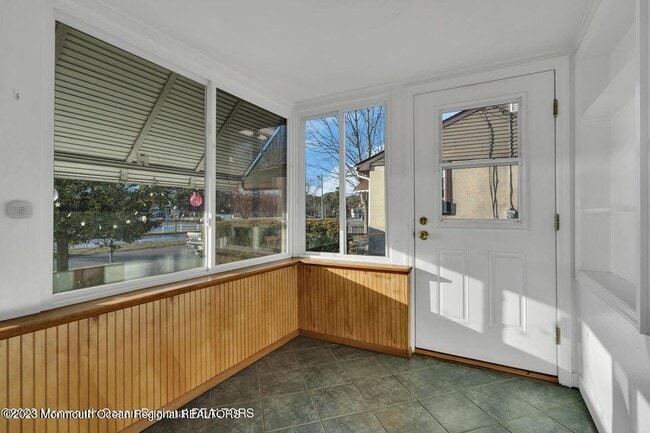 Building Photo - 1708 Lake Dr