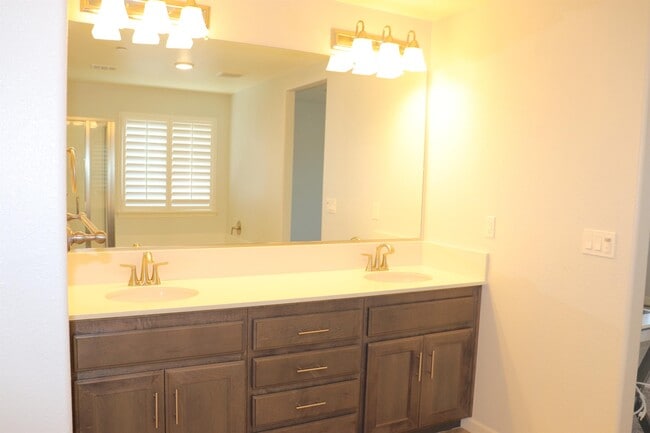 Building Photo - 1884 Clover Drive