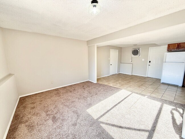 Building Photo - 603 W Routt Ave