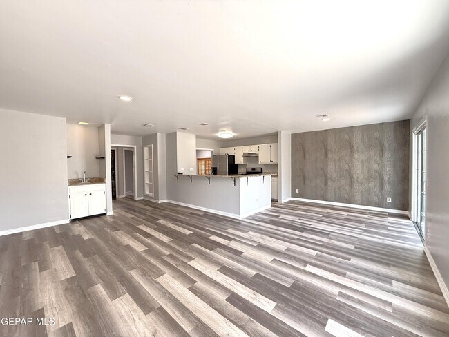 Building Photo - 10405 Ashwood Dr