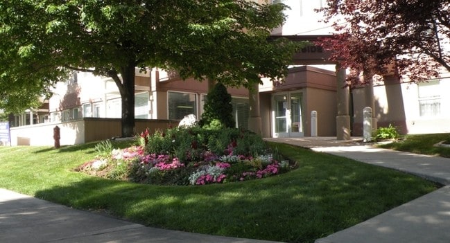 Primary Photo - Riverside