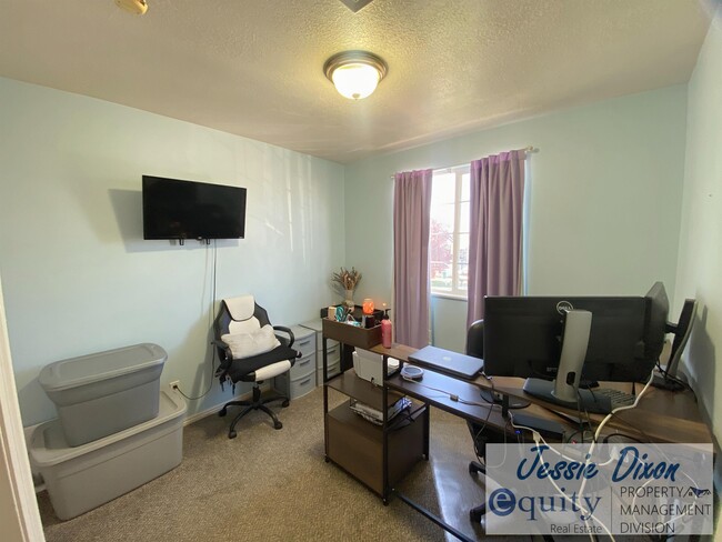 Building Photo - 2014 Jenny Ln.