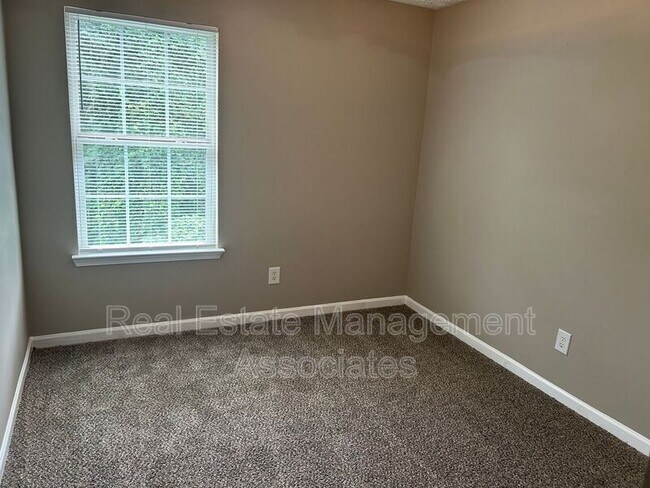 Building Photo - 1733 Carrington Dr