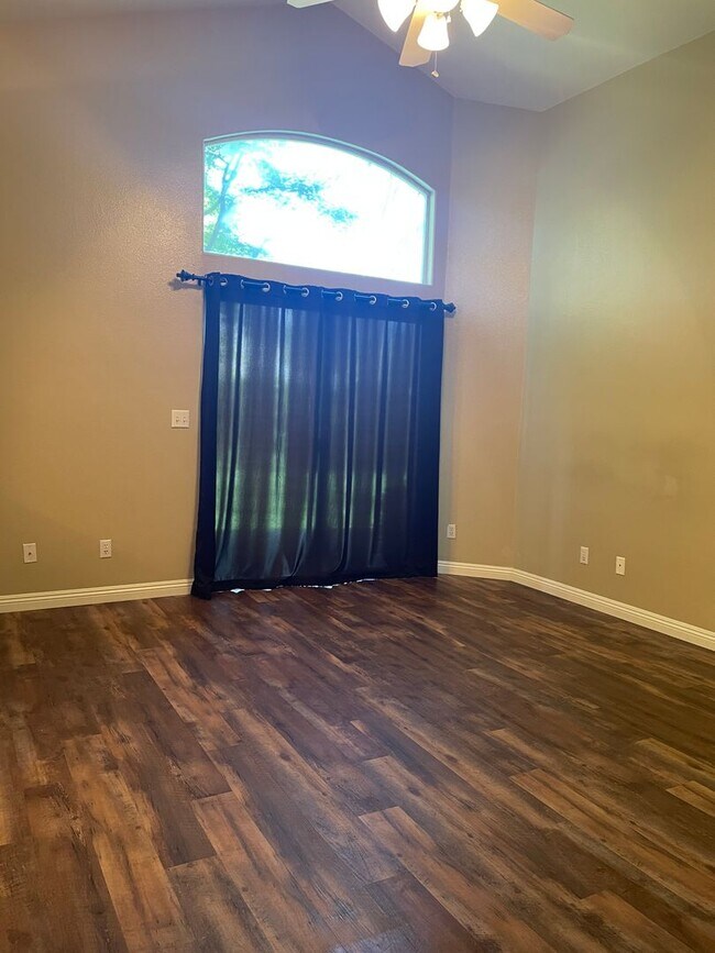 Building Photo - Wonderful home located in the Dominion Com...