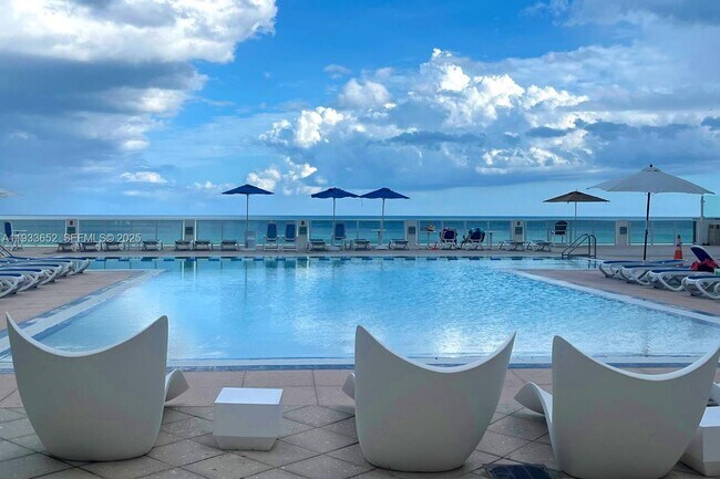 Building Photo - 2751 S Ocean Dr