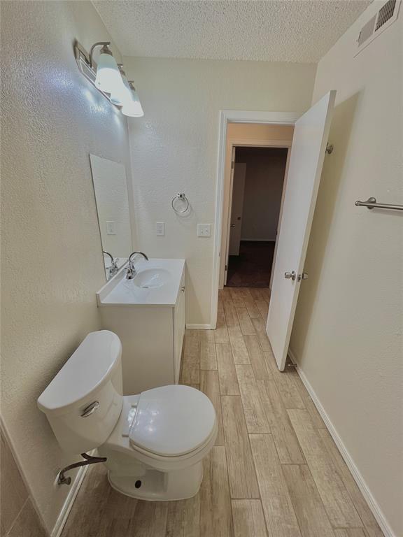 Building Photo - 1008 Acacia Cir