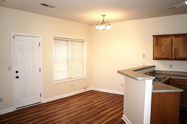 Building Photo - Spalding Co. Townhouse