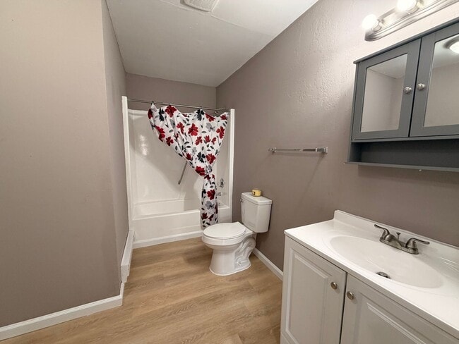 Building Photo - 199 Sheppard St