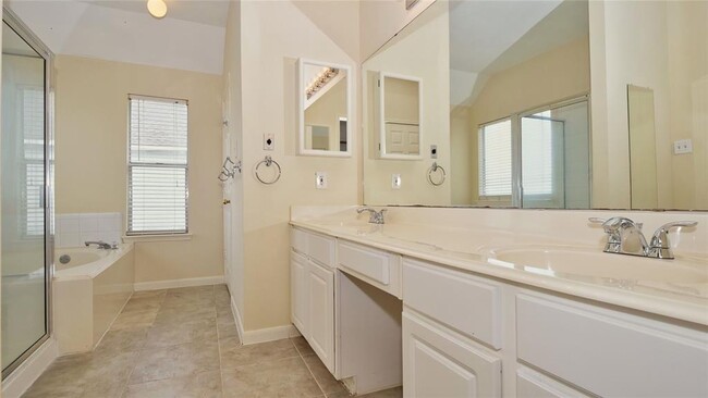 Building Photo - 4214 Oakland Falls Dr