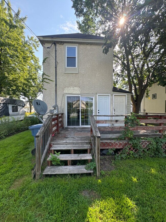 Building Photo - 2212 6th St NE
