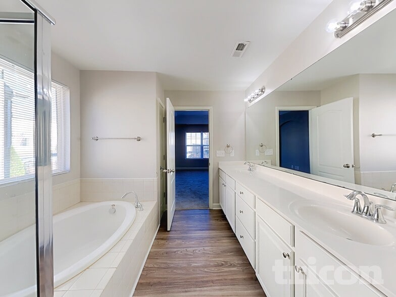 Building Photo - 6405 Lanzerac Manor Dr