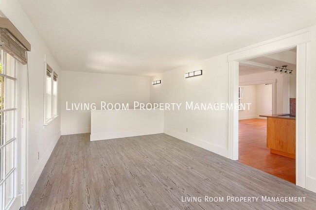 Building Photo - 6429 N Delaware Ave