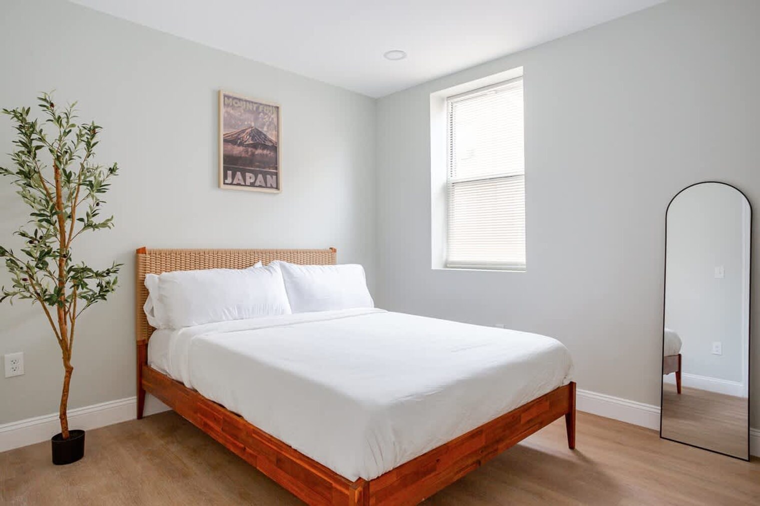 Building Photo - 1816 S 9th St