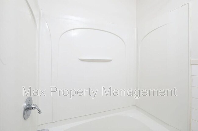 Building Photo - 530 Laurel St