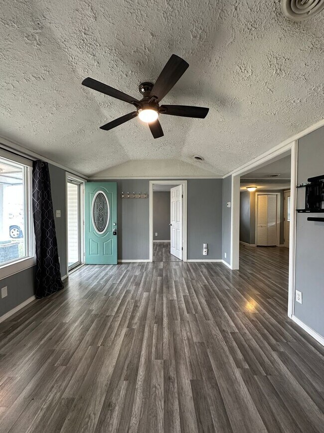 Building Photo - Your Yorktown Home Base | Love Coming Home