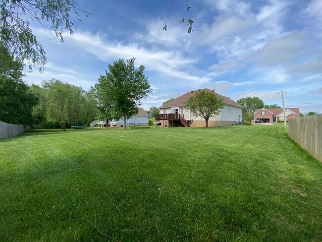 Building Photo - 3672 Fieldstone Dr