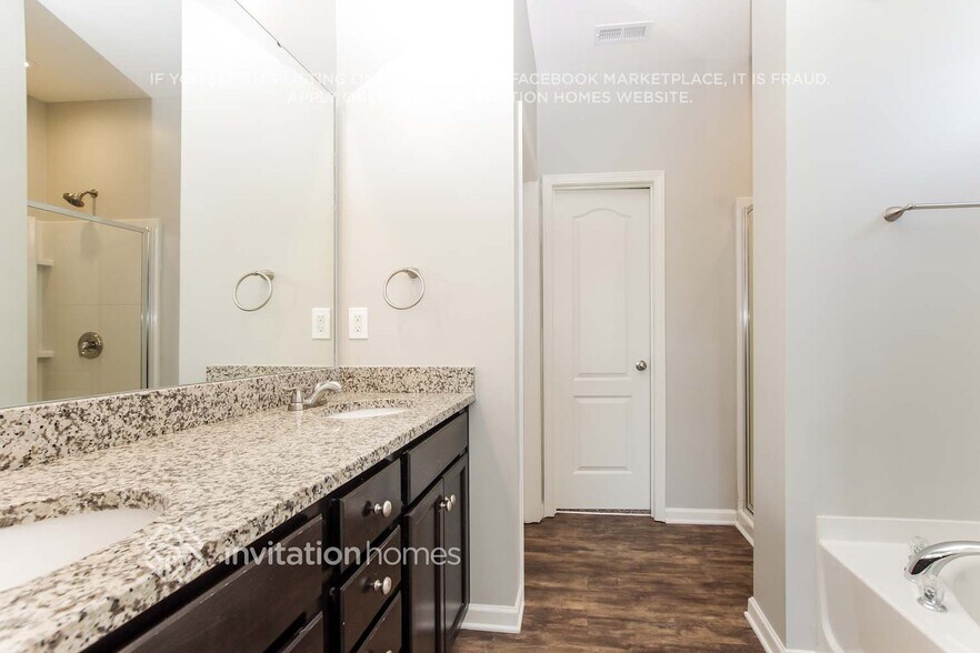 Building Photo - 12915 Longstraw Rd