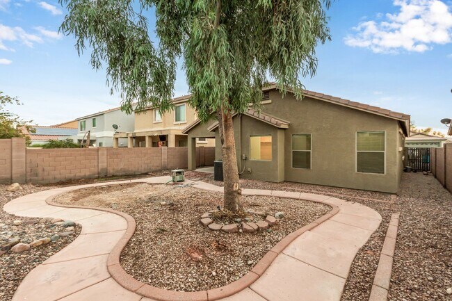 Building Photo - 25852 W Globe Ave