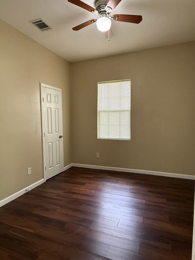 Building Photo - Renovated home in Silsbee! Available NOW -...