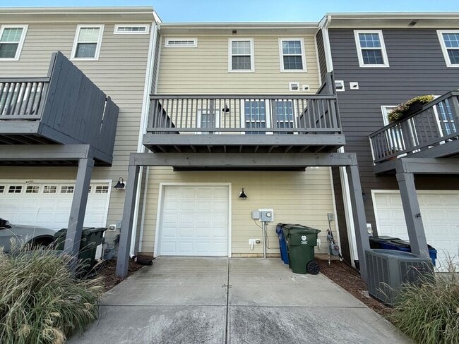 Building Photo - 6322 Kayton St