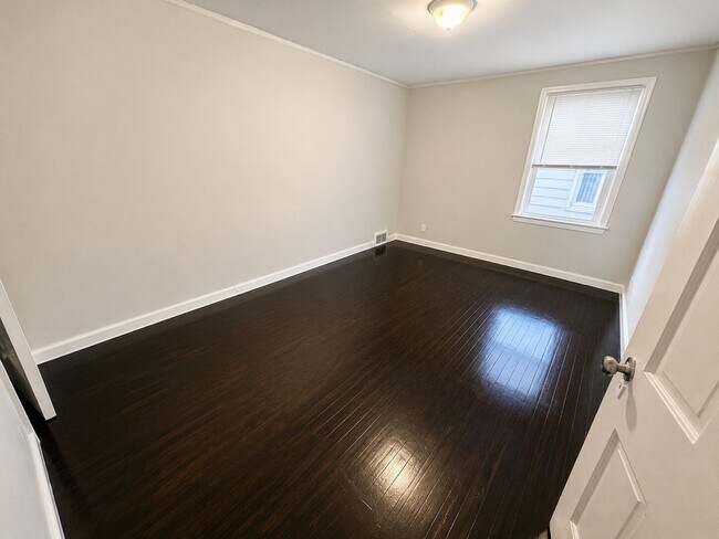 Building Photo - Spacious 3-Bedroom Home Ready for Move-In