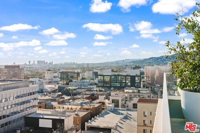 Building Photo - 6250 Hollywood Blvd