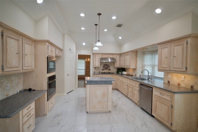 Building Photo - 1839 Lakewinds Dr
