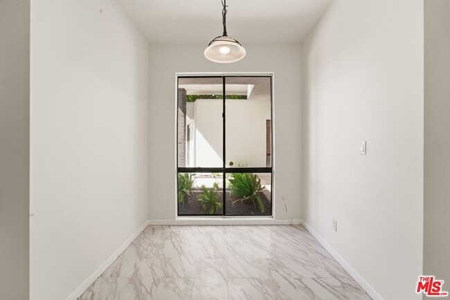 Building Photo - 3329 Dona Rosa Dr