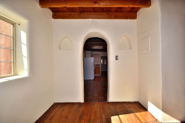 Building Photo - 142 Duran St