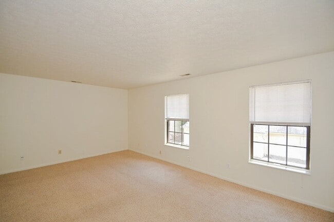 Building Photo - 3607 Vicary Square NE