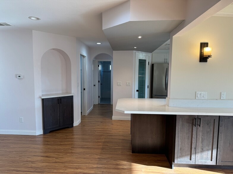 Kitchen bar, room for 2 bar stools. Hallway to main bathroom. - 22471 Loch Lomond Dr