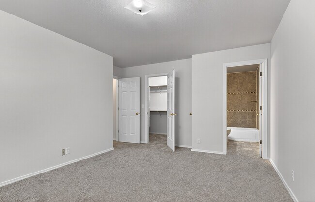 Building Photo - 2074 N Siesta Ave