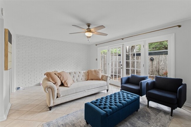 Building Photo - 12997 Trail Hollow Dr