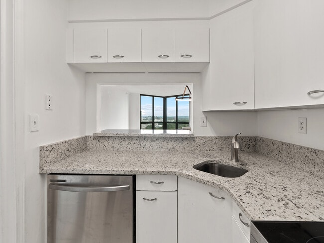Building Photo - 2870 Pharr Ct S Northwest