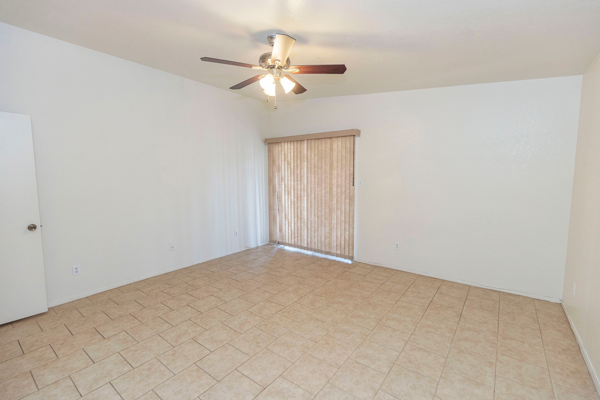 Building Photo - 3030 Hillrise Dr