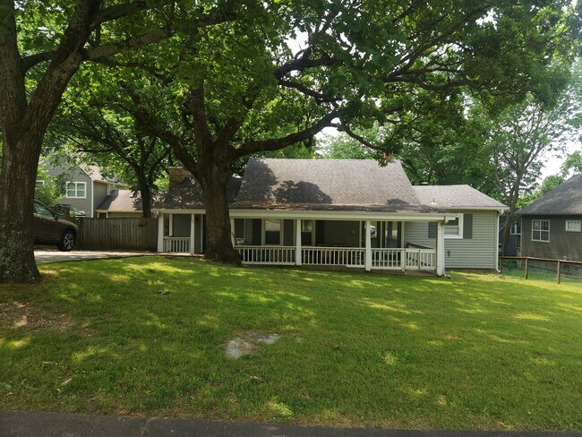 Primary Photo - 2 bedroom 2 bath HISTORIC HOME near downto...