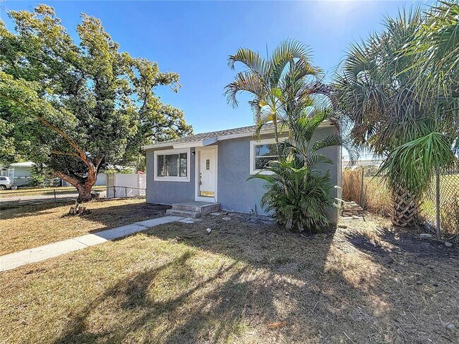 Building Photo - 2100 28th Ave N