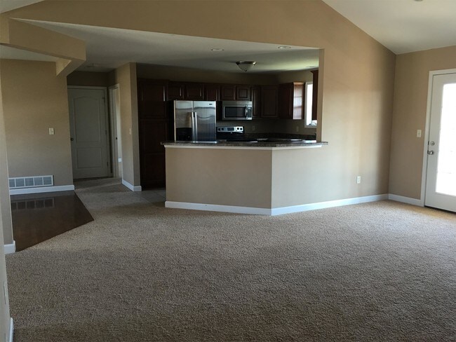 Building Photo - 123 Mesa Dr