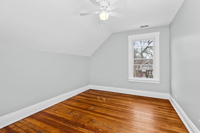 Building Photo - 1116 Darrow Ave