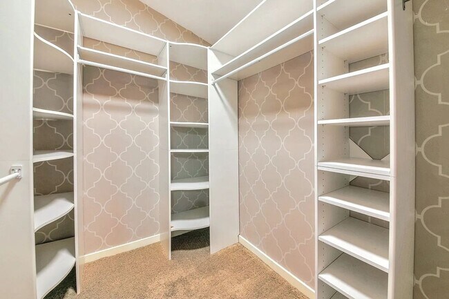 Building Photo - Stylish Two Story Townhome in the Cedars District of Dallas