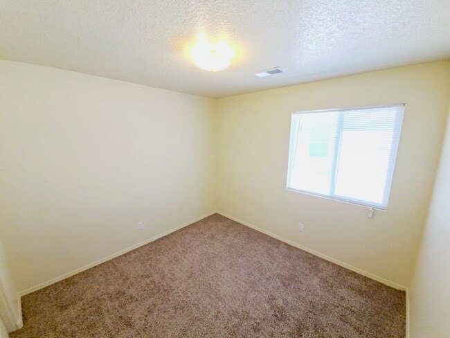 Building Photo - Gorgeous 4-bedroom, 2-bath home featuring ...