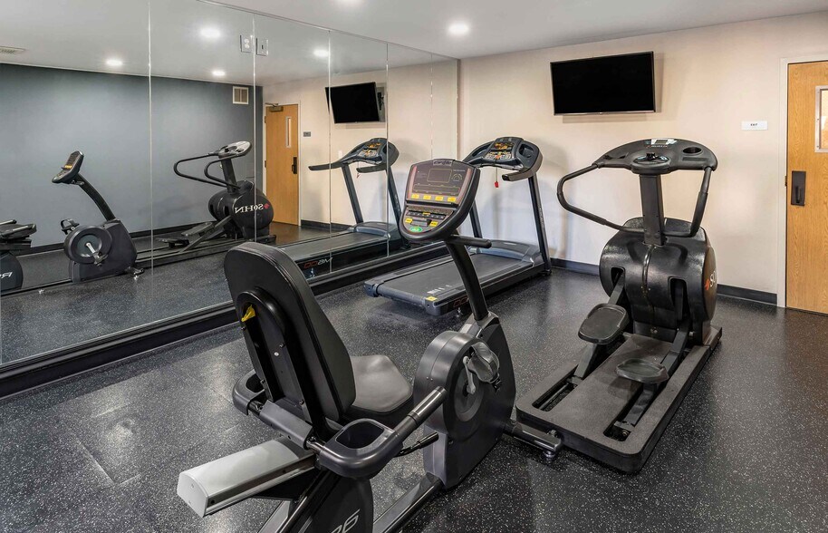 Building Photo - Furnished Studio-San Jose - Airport