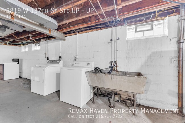 Building Photo - 3819 W 137th St